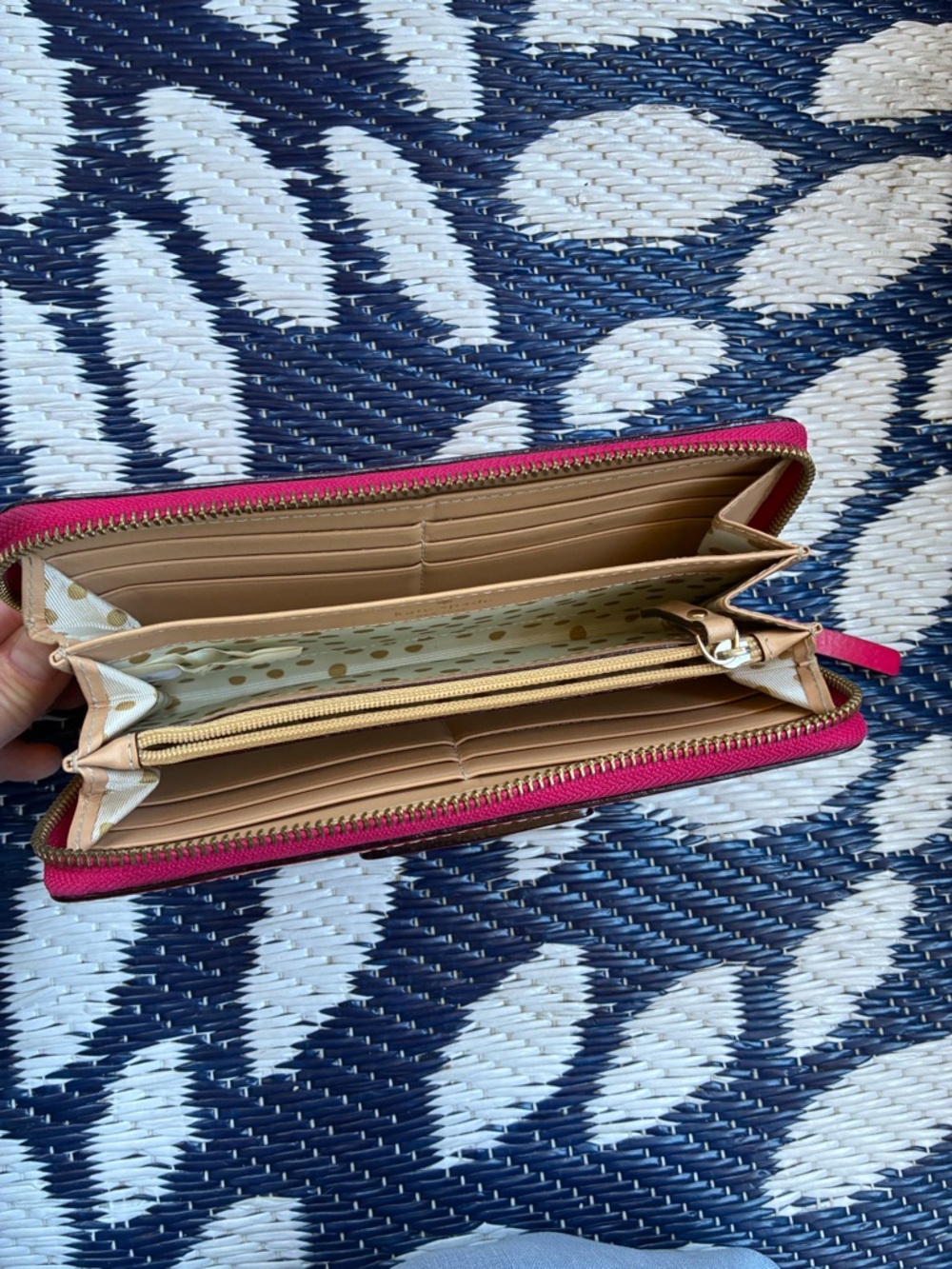 kate spade bright fuchsia zip-around wallet with gold-tone plaque - Picture 4 of 7
